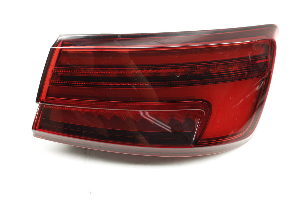 TAIL LAMP RH LED W/DYNAMIC TURN SIGNAL STD ON S3 AND A3 PRESTIGE TRIM HQ