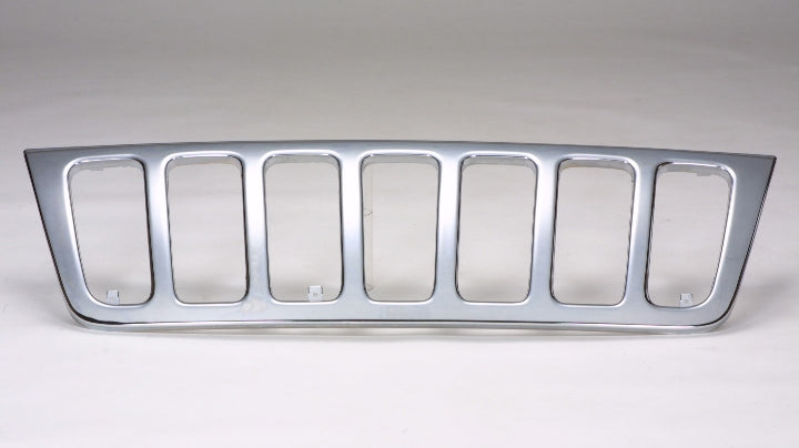GRILLE CHROME LAREDO