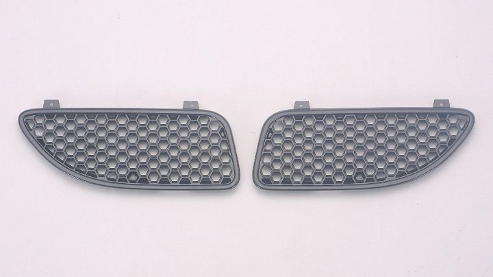 GRILLE RH MATTE-BLACK SE