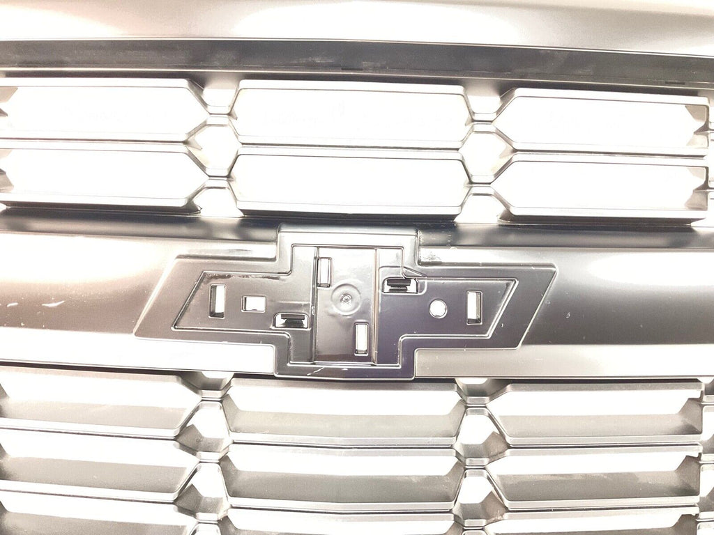 GRILLE MATTE DARK GRAY W/CHROME MOULDING