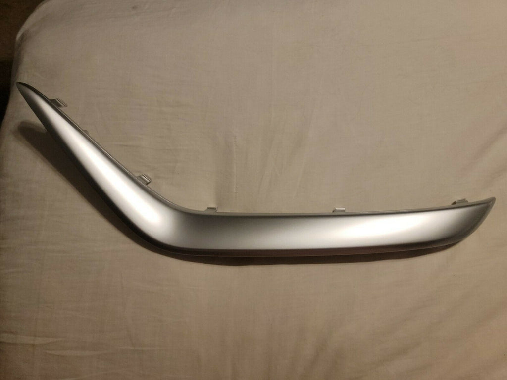 BUMPER MOULDING RR RH PTD GRAY EXCLUDE PLUG IN MODEL