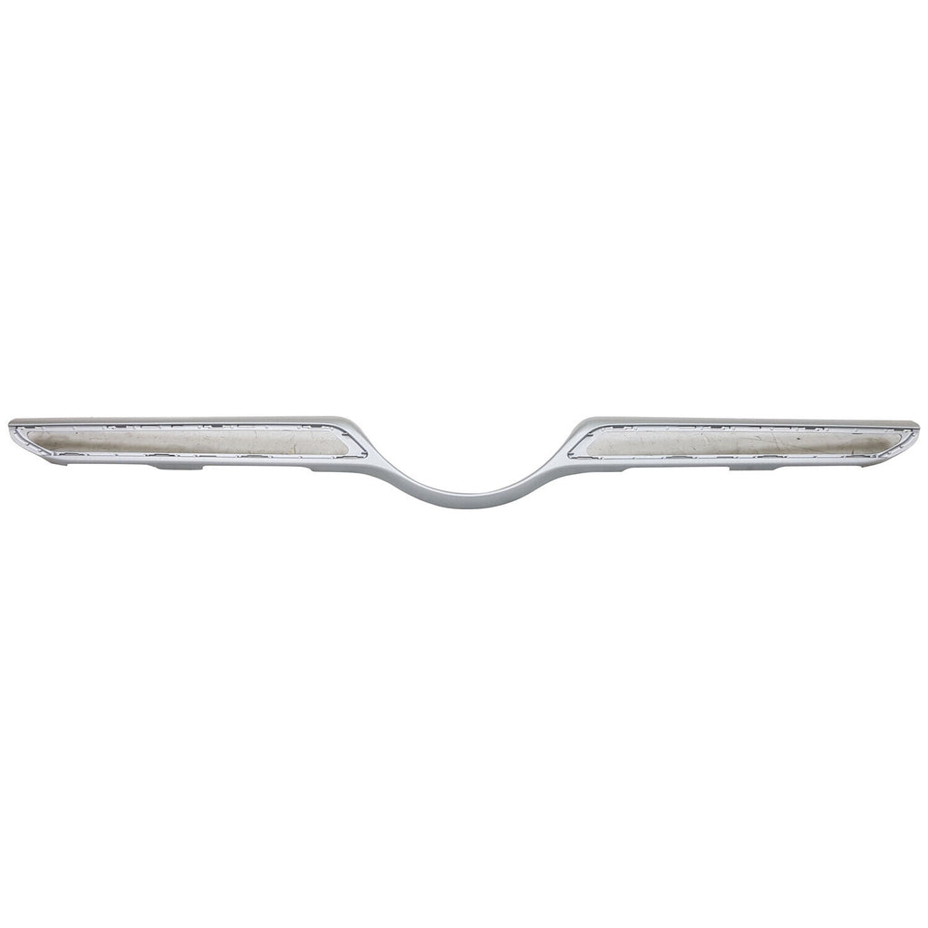 GRILLE MOLDING LOWER CENTER SILVER W/O CAMERA/AMG