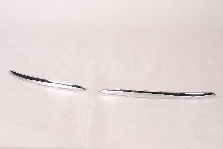 -) 2009 GRILLE LOWER MOULDING CHROME RH (FOG LAMP COVER MLDG)