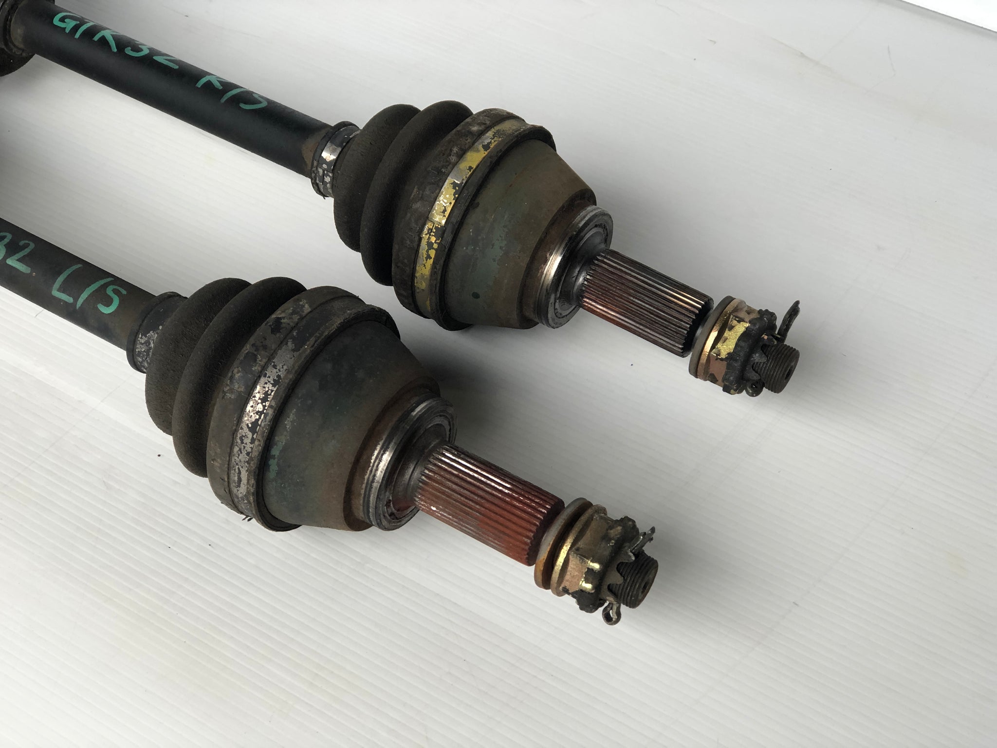1543 | JDM Nissan Skyline R32 GTR Rear Right CV Joints Axle R33