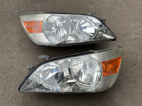 Toyota JDM Altezza GITA SXE10 01-05 Front Head Light Lamps Lexus IS300 IS200 OEM