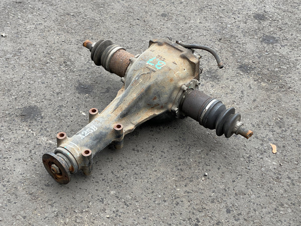 R180 Differential with 3.7 Gear Ratio for maybe Subaru or some other car i have no clue but give us a call and we can discuss 9054609797 | freeshipping | 2502